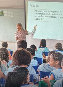 Capa da notícia: Iprev-DF marca presença na 12ª Semana Nacional de Educação Financeira com foco na juventude
